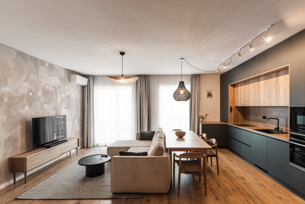 Open space cu living, dining și bucătărie la comandă